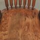 Chaise de bureau charmante avec de belles sculptures en bois du début du 20e siècle.