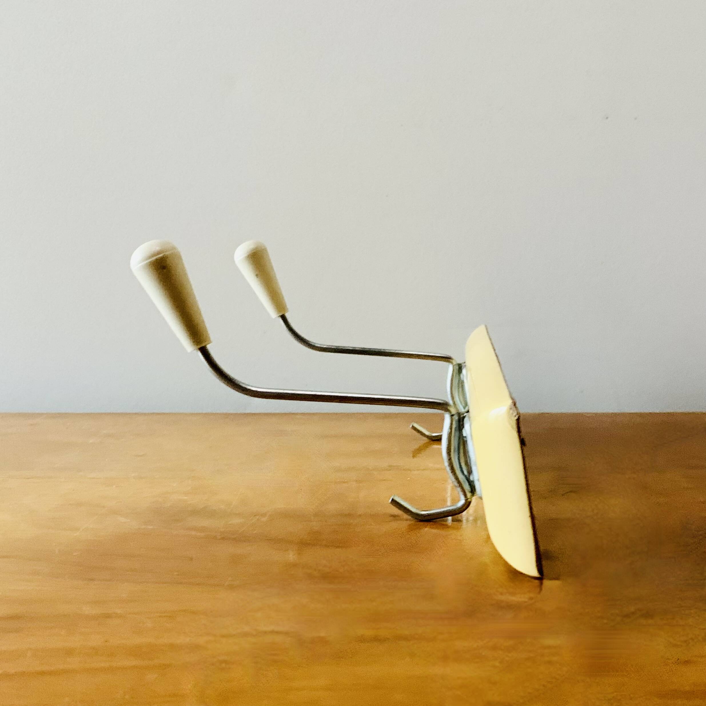 Portemanteau mural en bois vintage - double patère