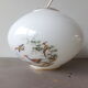 Suspension en opaline blanche décor oiseaux