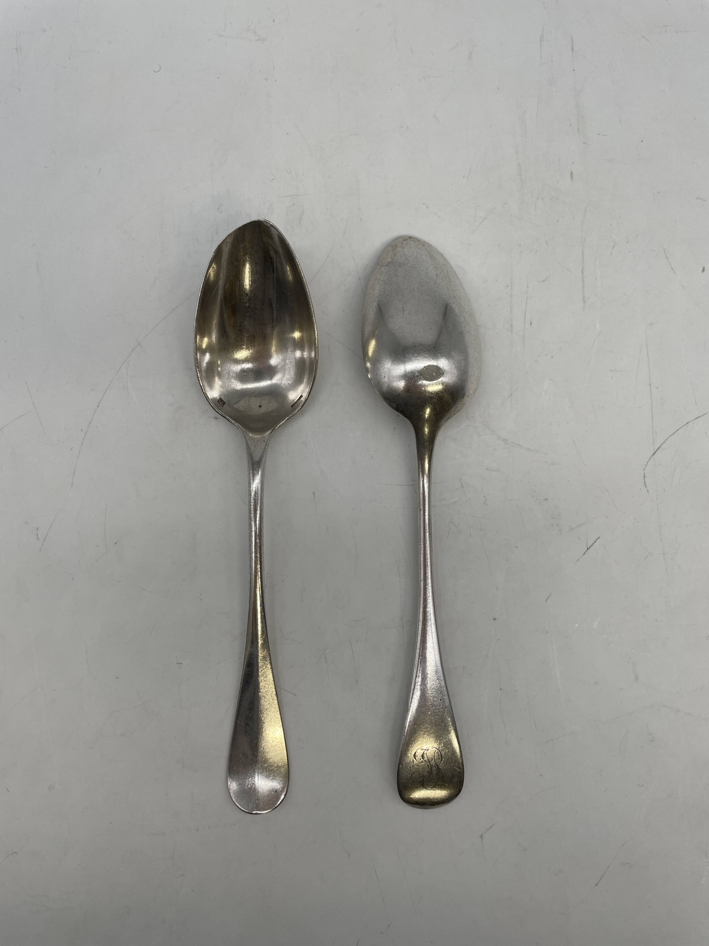 Set of 4 spoons and 2 dessert forks