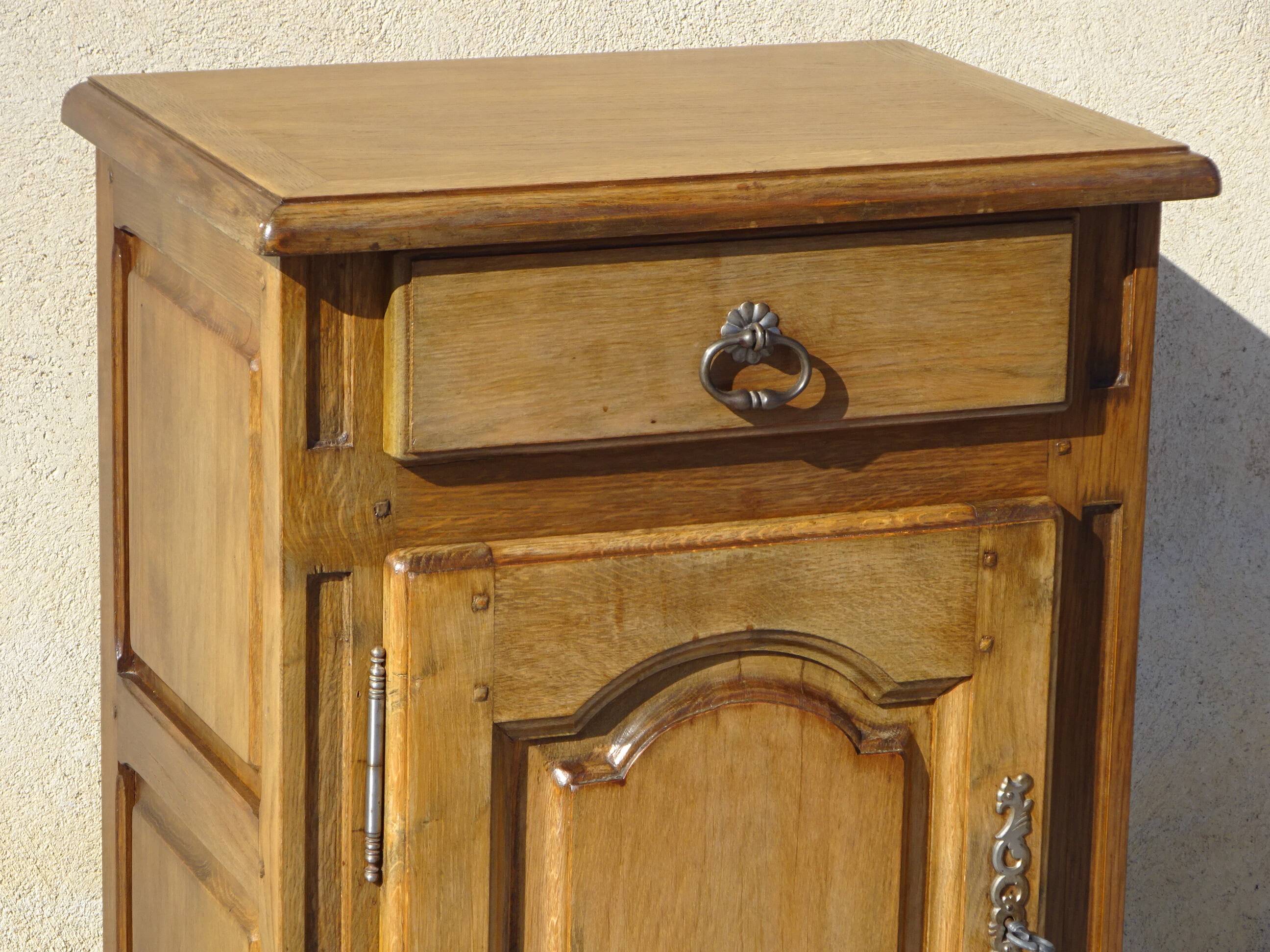 Rustic wooden confiturer