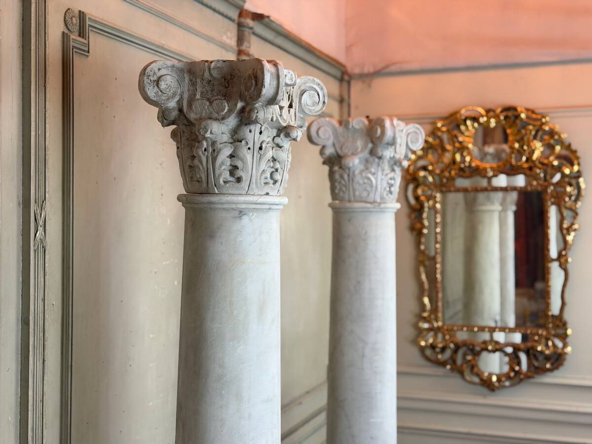 Pair of Carrara marble columns, 214 cm high, circa 1880