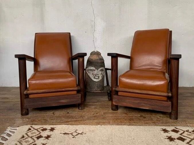 PAIR OF BRUTALIST ARMCHAIRS IN TEAK AND VINTAGE COGNAC LEATHER FROM THE 1950S