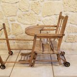 Ancienne chaise haute en bois à restaurer