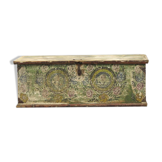 Coffre de mariée peint d'art populaire