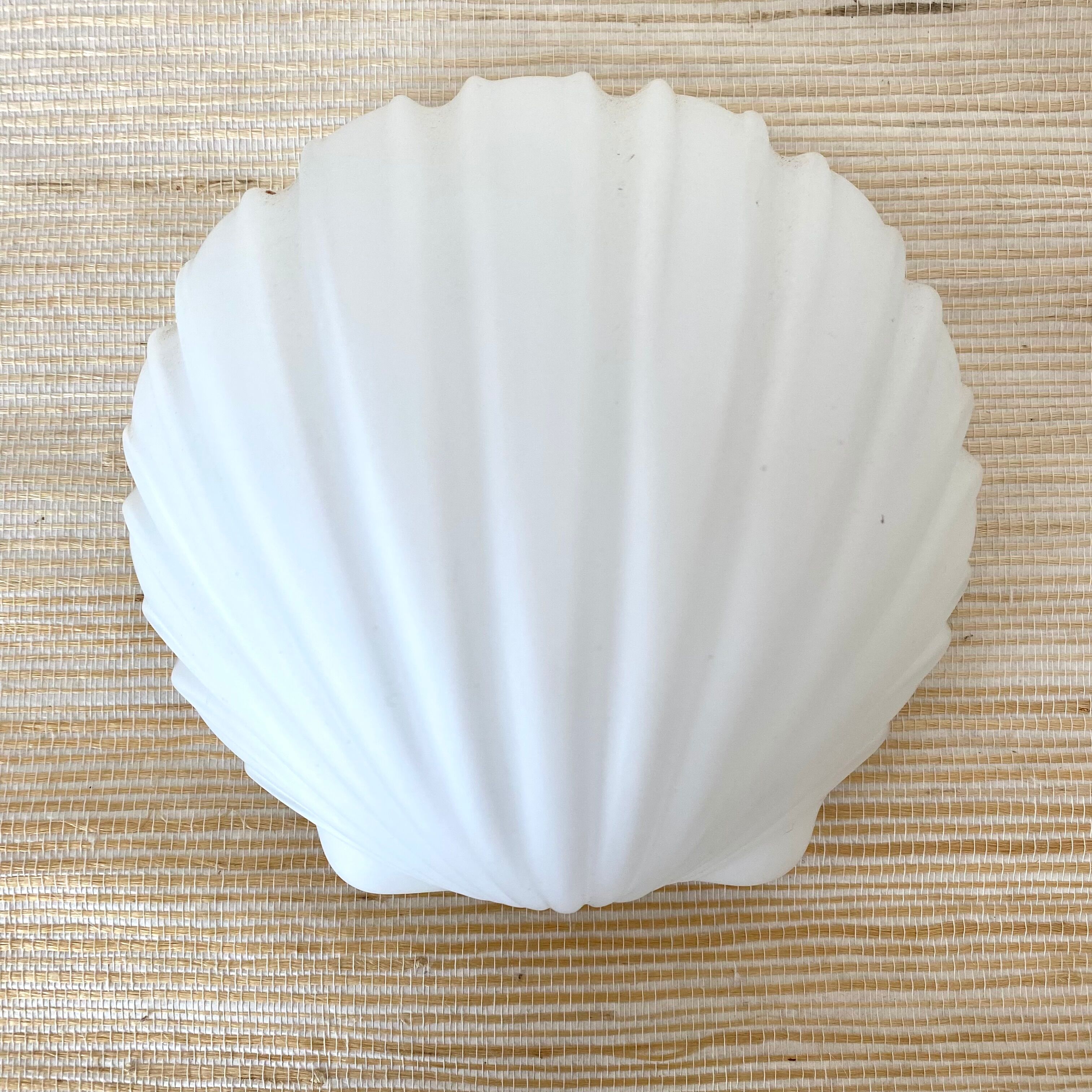 Opaline shell ceiling lamp