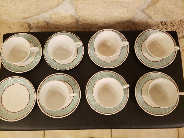 7 tasses & 8 sous tasses porcelaine opaque