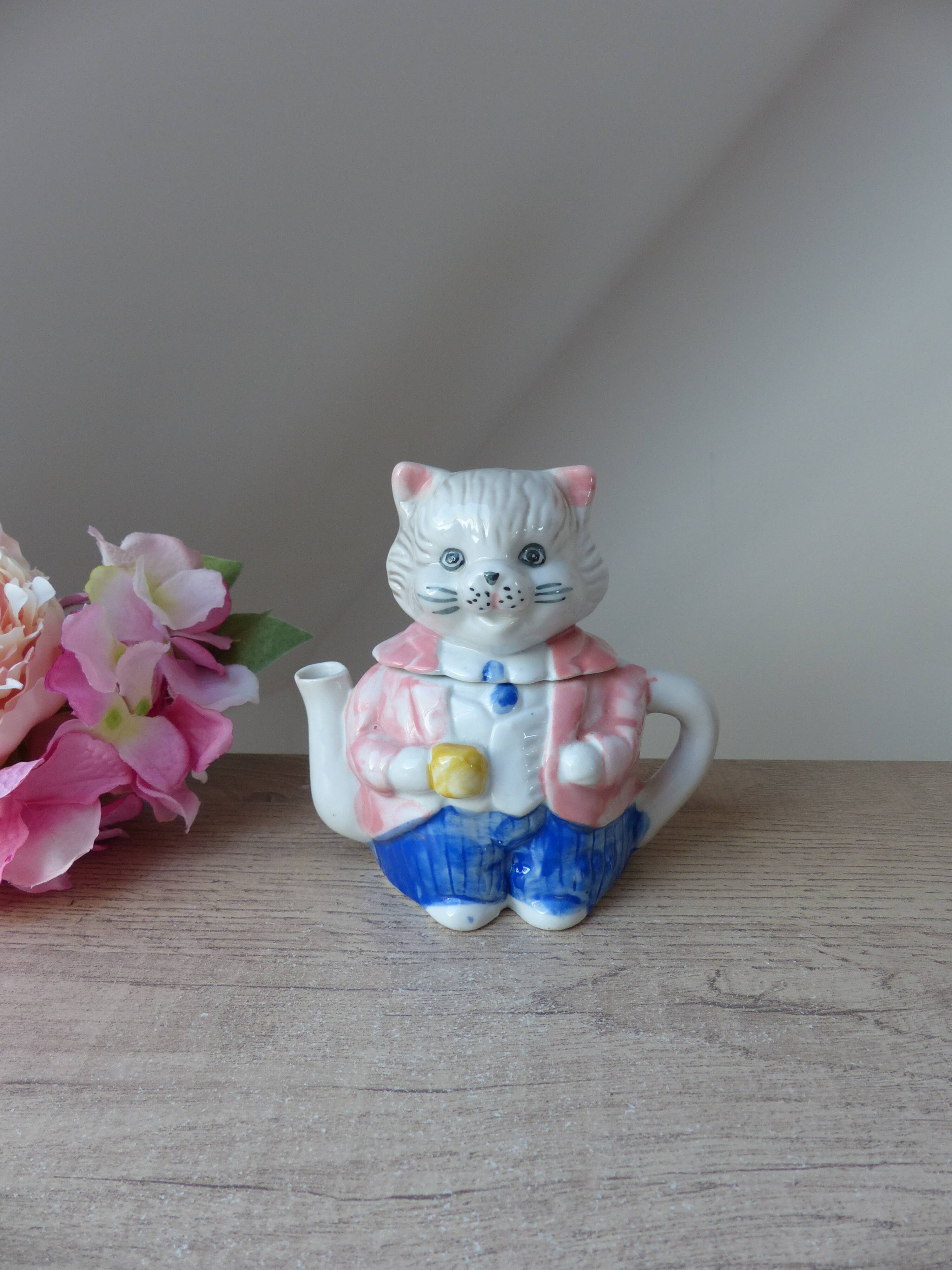 Mini ceramic cat teapot