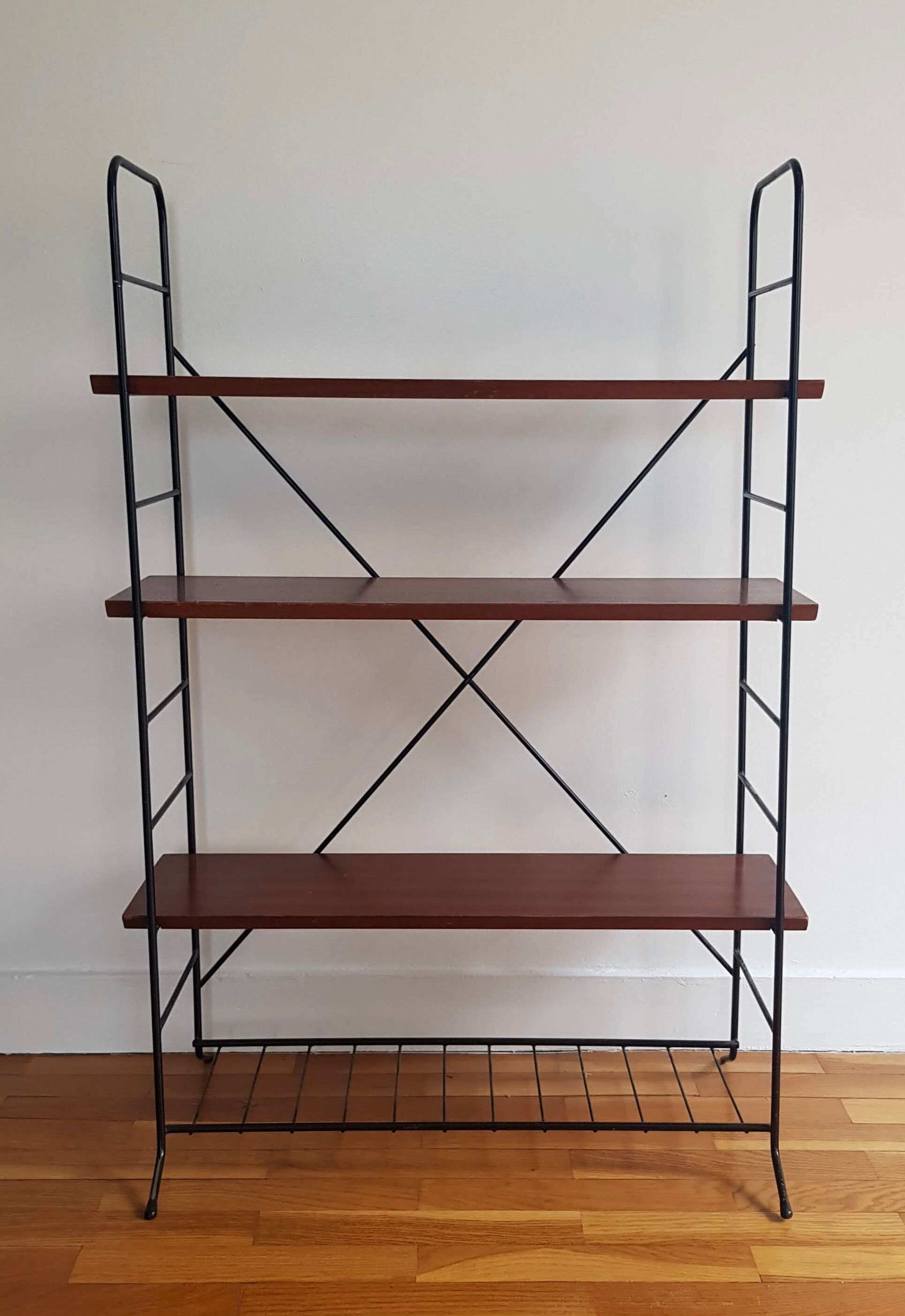 Etagère modulable sur pieds string métal et bois