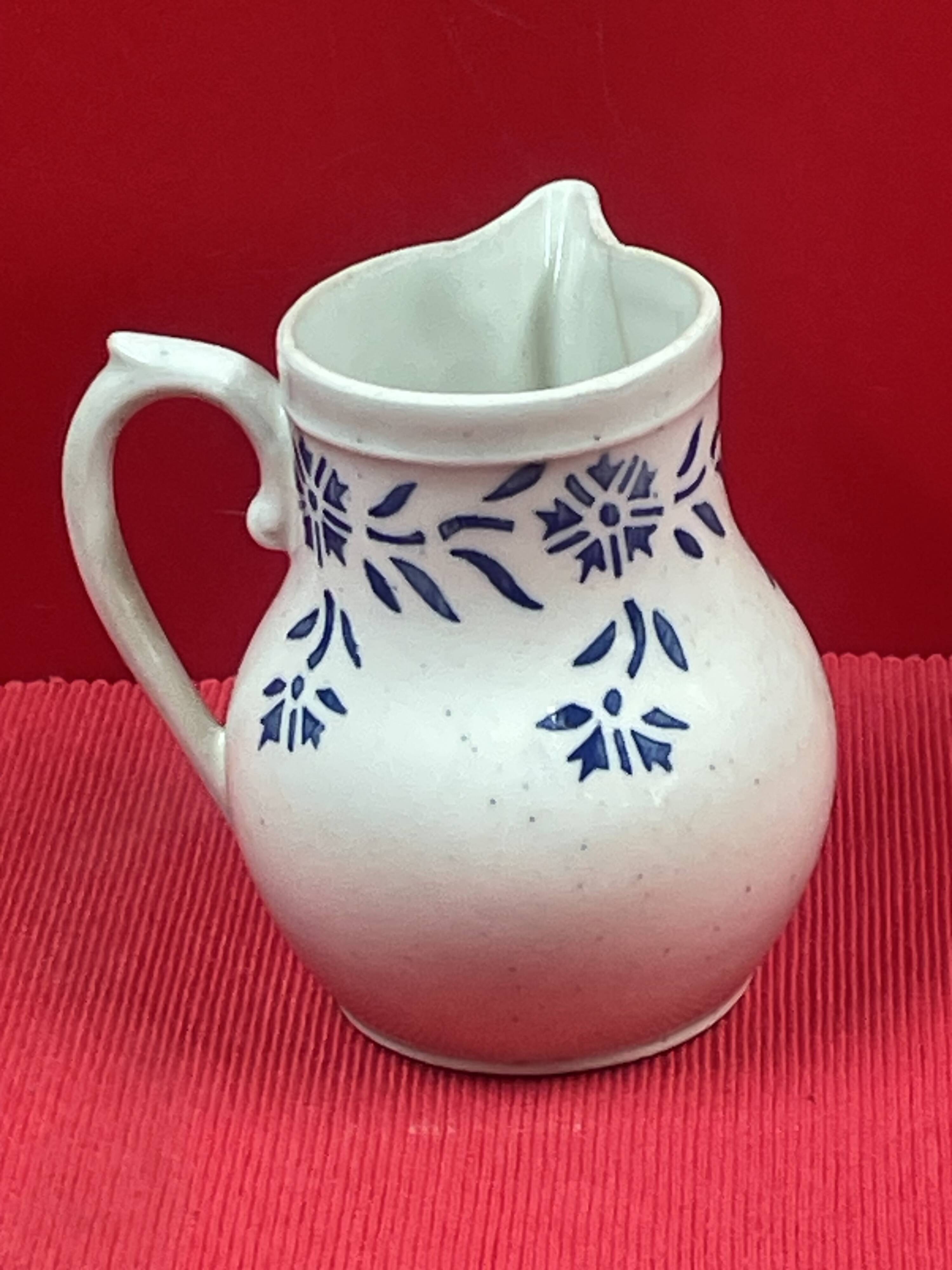 St Uze, Milk jug H 9 cm