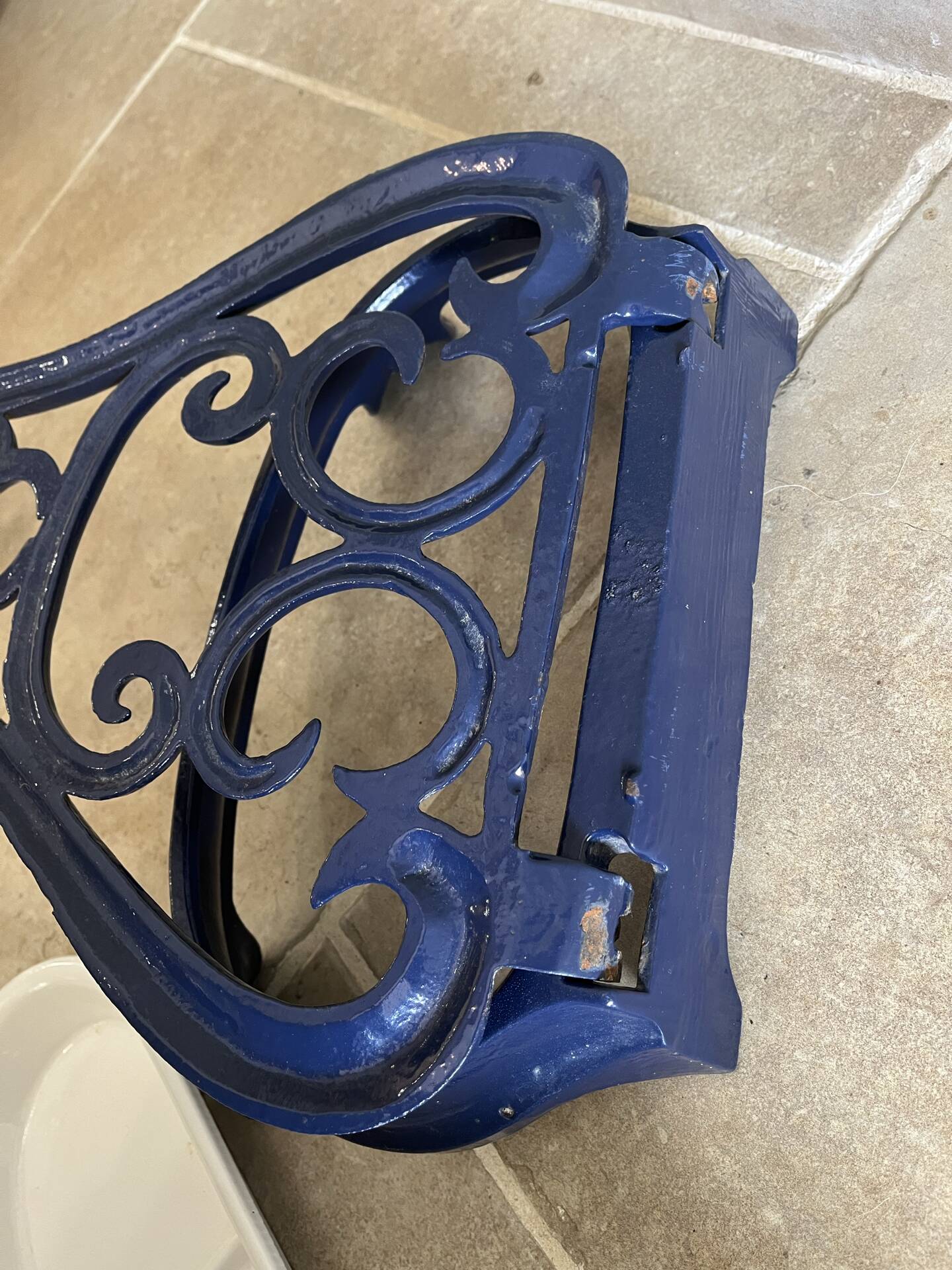 Enamelled cast iron umbrella stand from the early 20th century.