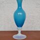 Vase en opaline bleu et blanc
