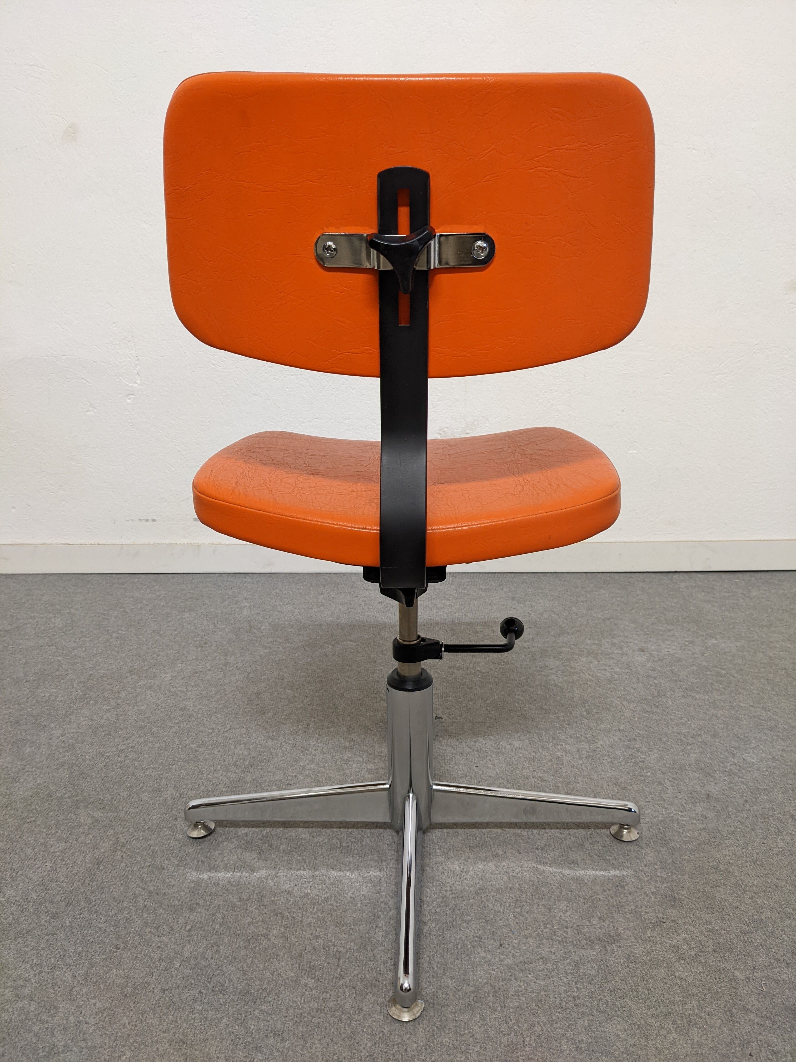 Swivel office chair from the 60s/70s
