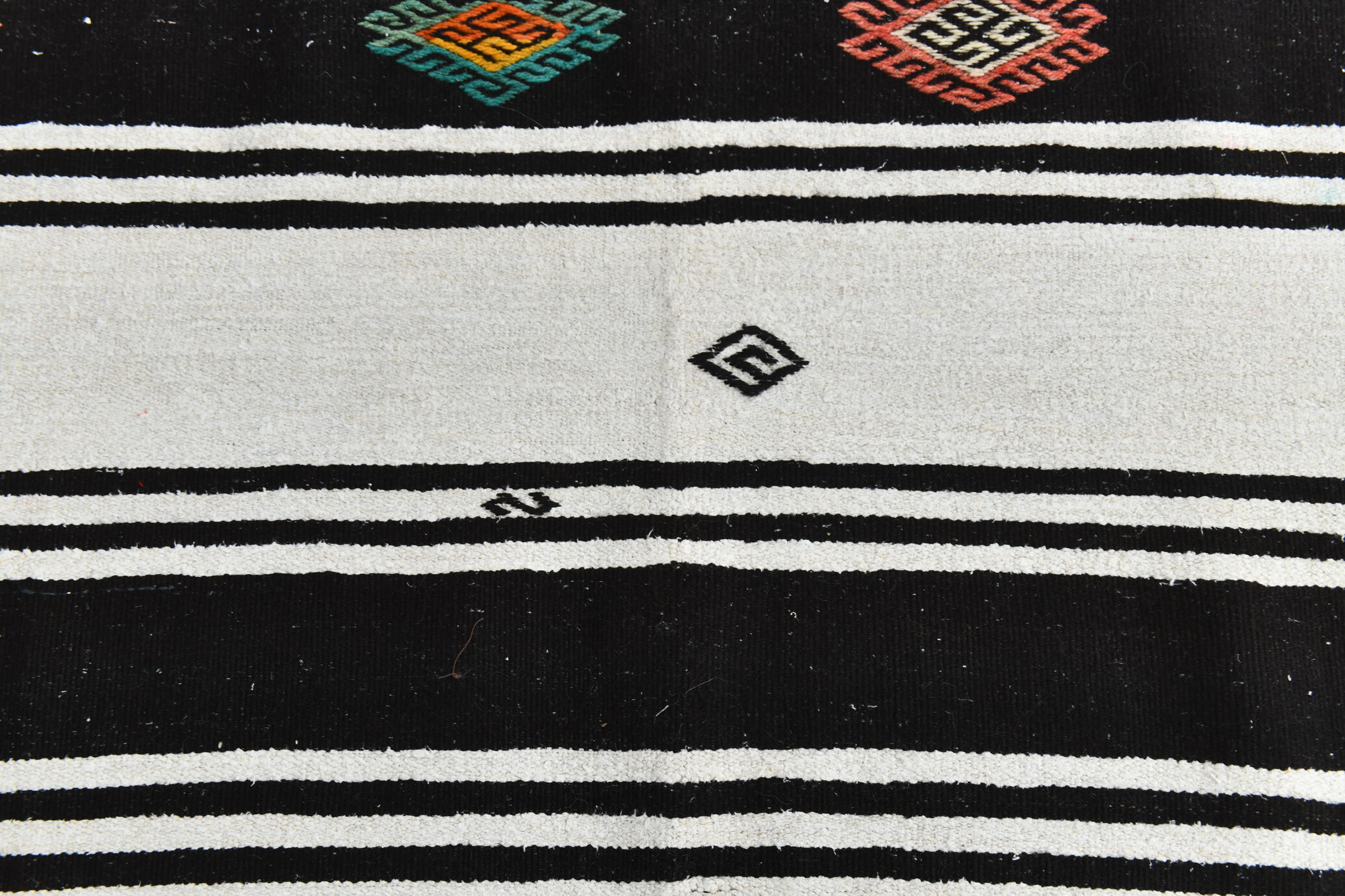 6x13 White & Black Hemp Carpet, 202x404Cm