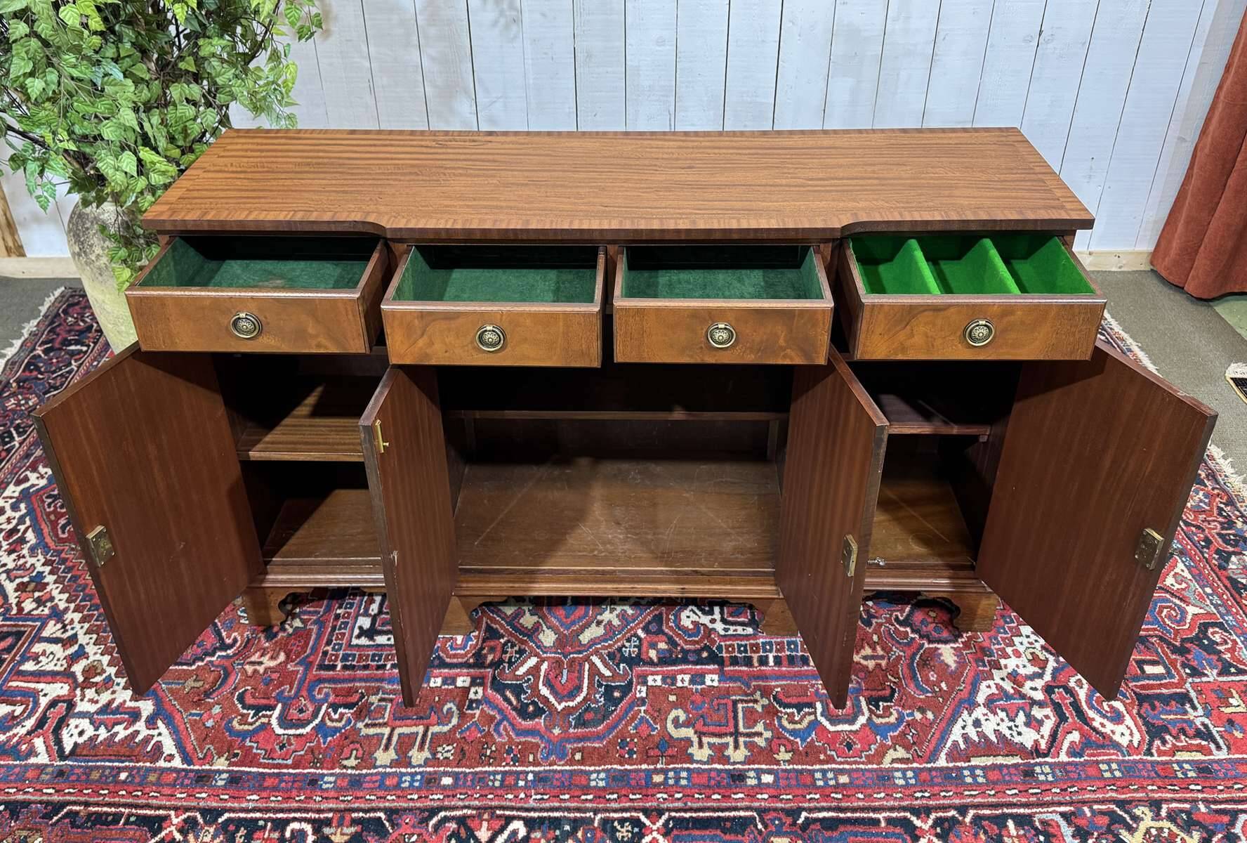 Enfilade with 4 English doors from the 1950s in mahogany.