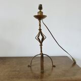 Large "Arts & Crafts" style lamp in beaten iron with a golden patina.