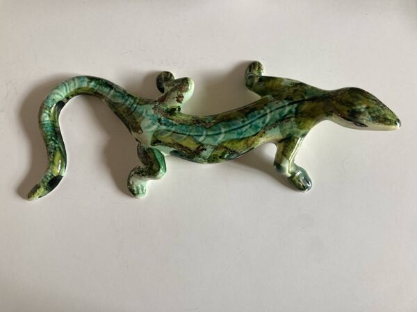 Provence 1970 lézard XXL en terre vernissée vert