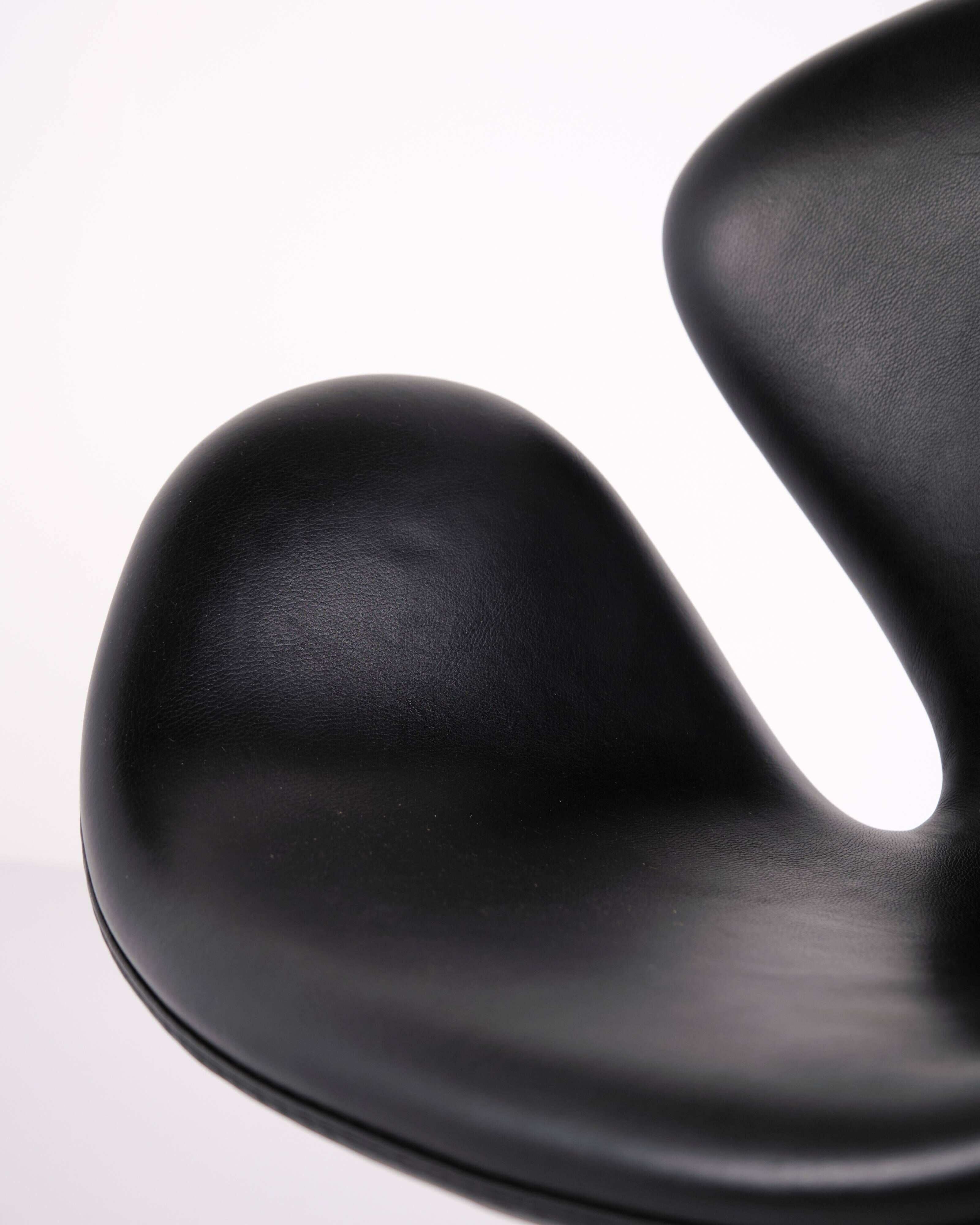 Armchair - The Swan - Model 3320 - Brown leather - Arne Jacobsen - Fritz Hansen - 2007