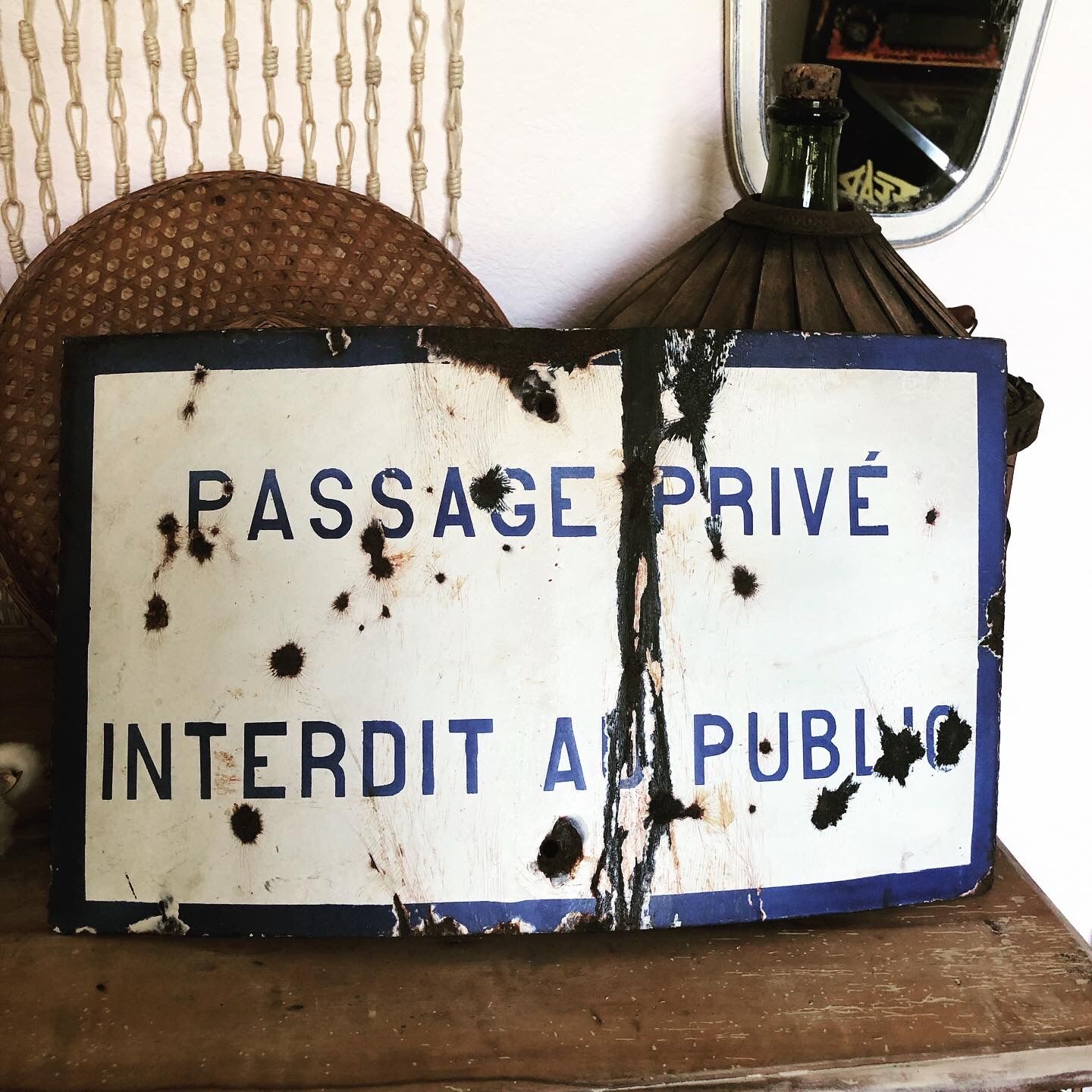 Private passage plate