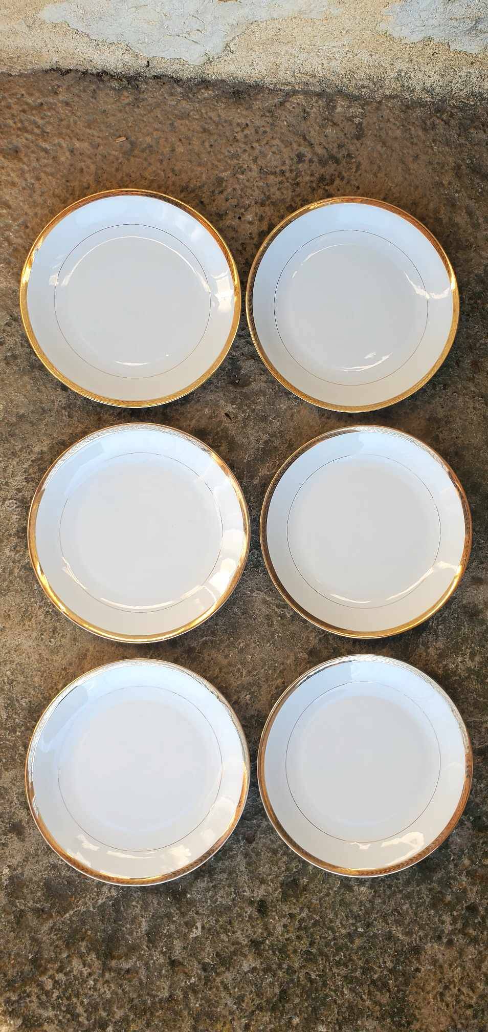 Set of 6 flat plates in Foëcy porcelain with golden epi border