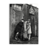 Photographie "Enfants à la fontaine rue des terres au curé", Paris, 1954 / N&B / 15 x 20 cm