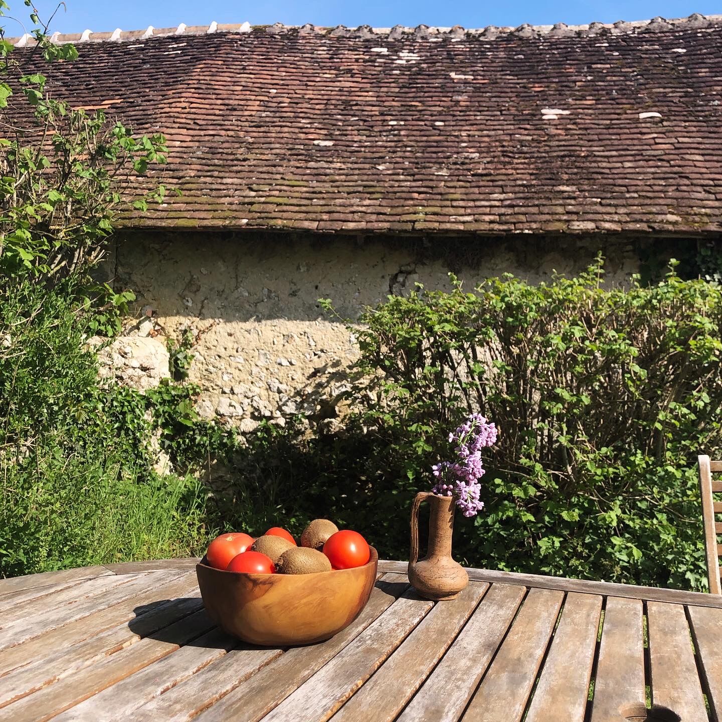 Brutalist sandstone soliflora