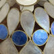 Suspension en nacre bicolore et laiton 