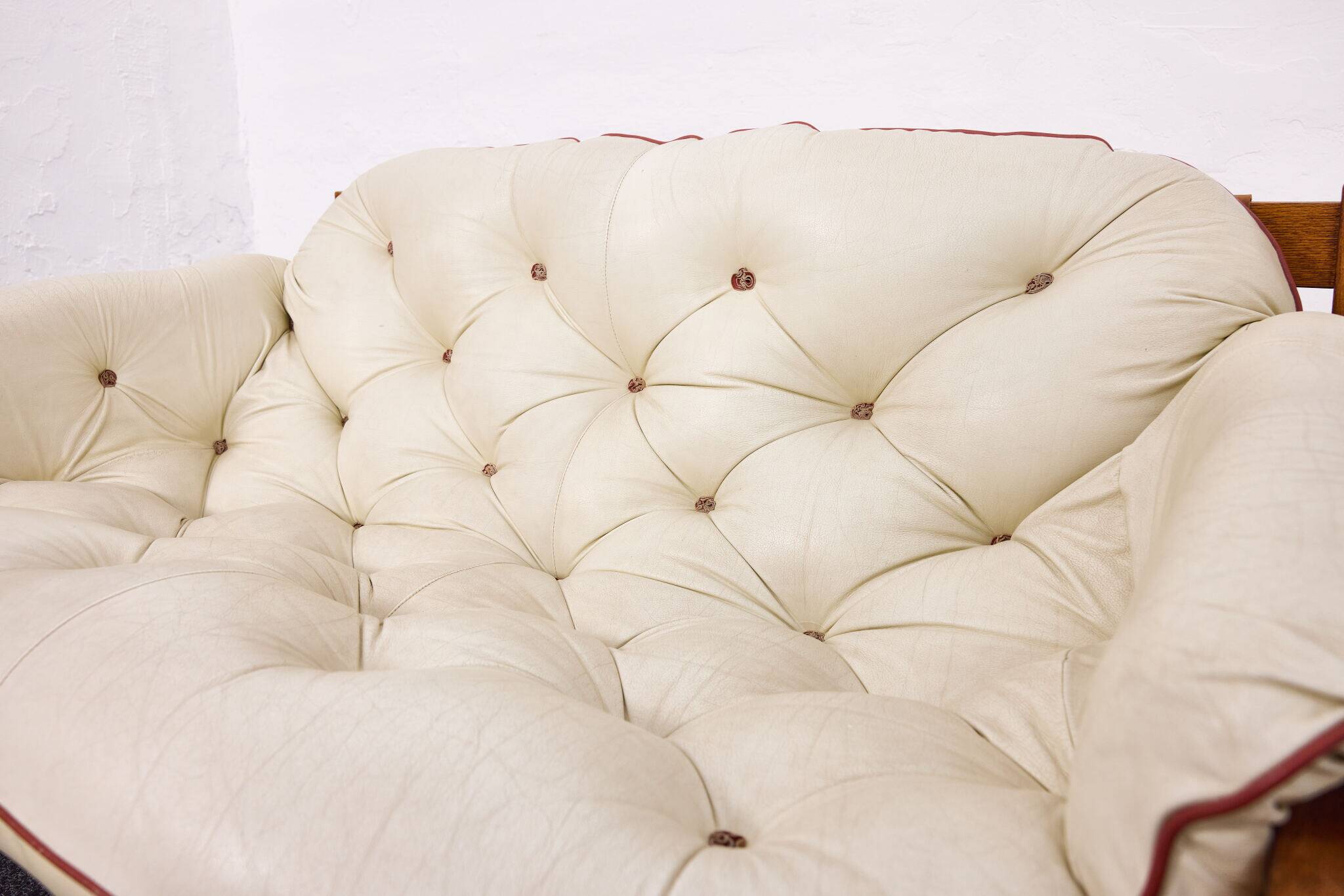 Mid century vintage Hungarian 'Senator' tufted leather 2-seater sofa, 1986