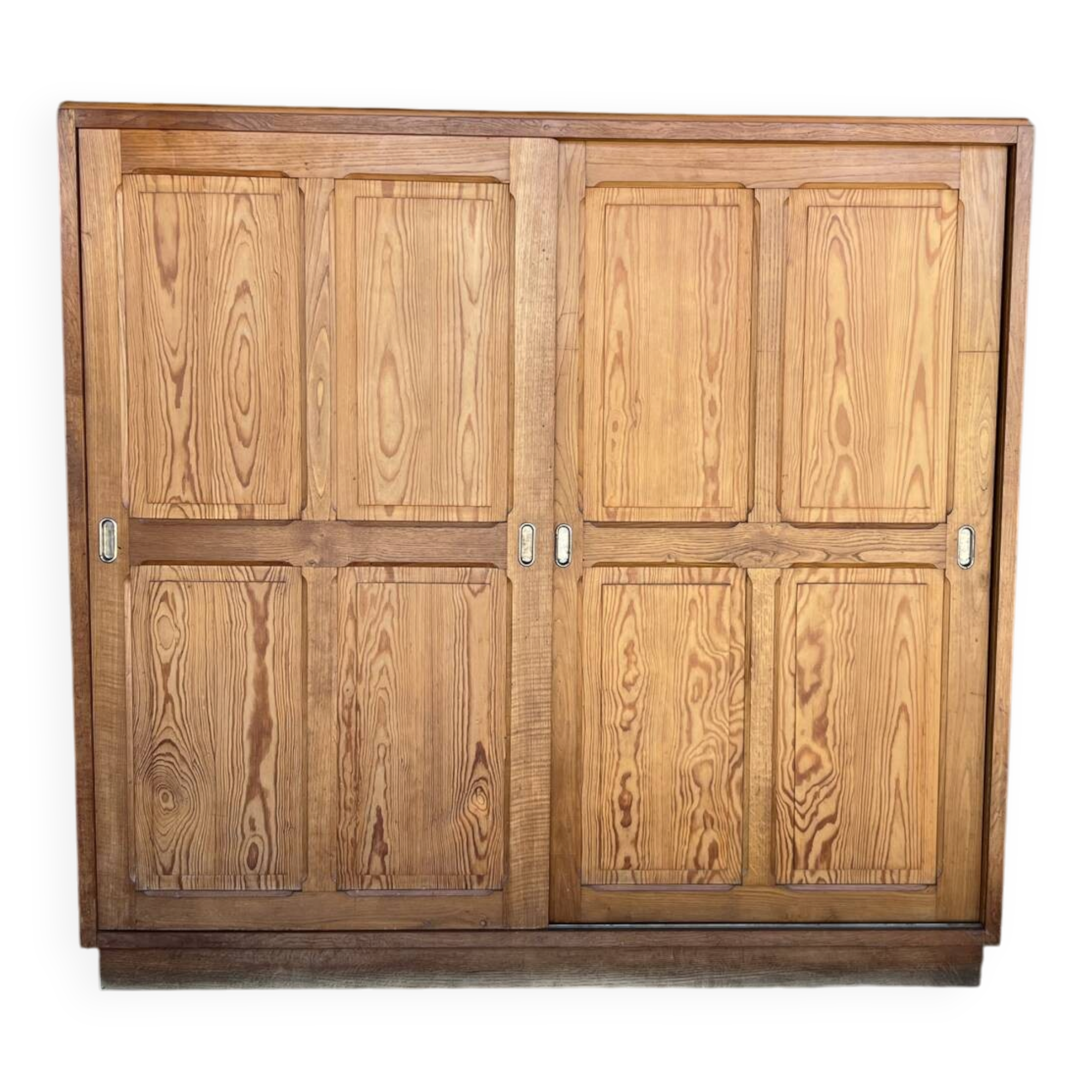 Sliding door cabinet