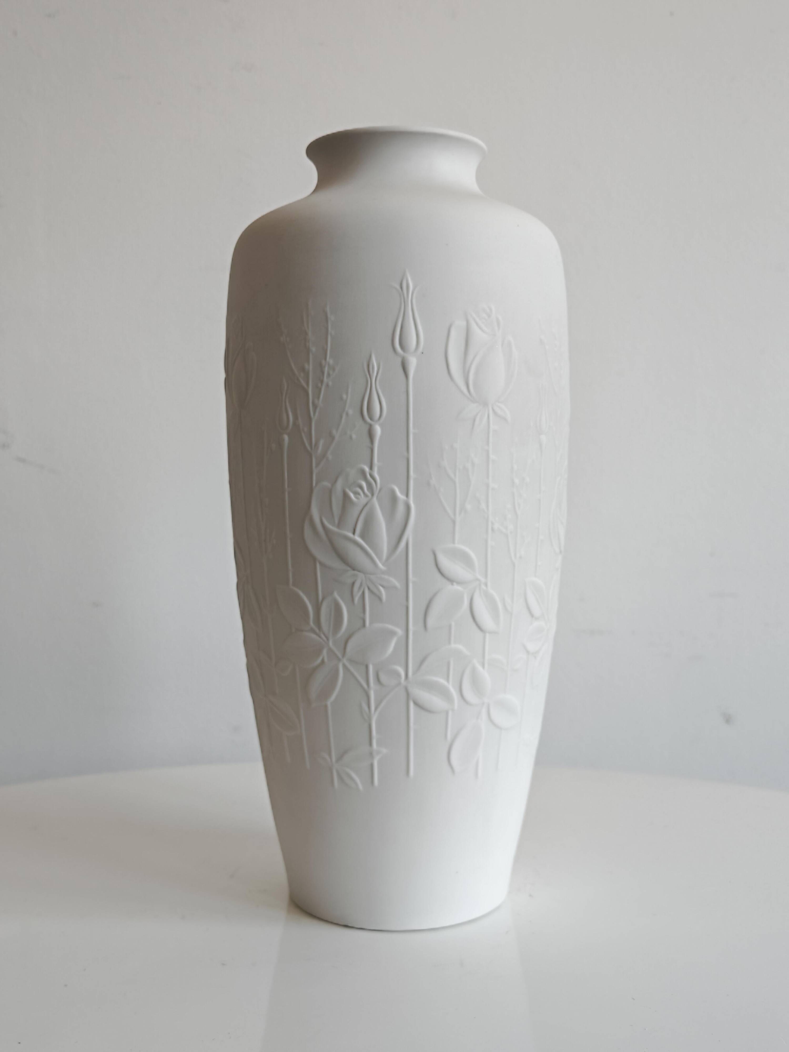 "Rosengarten" vase in biscuit porcelain by Alboth & Kaiser, mid-century.