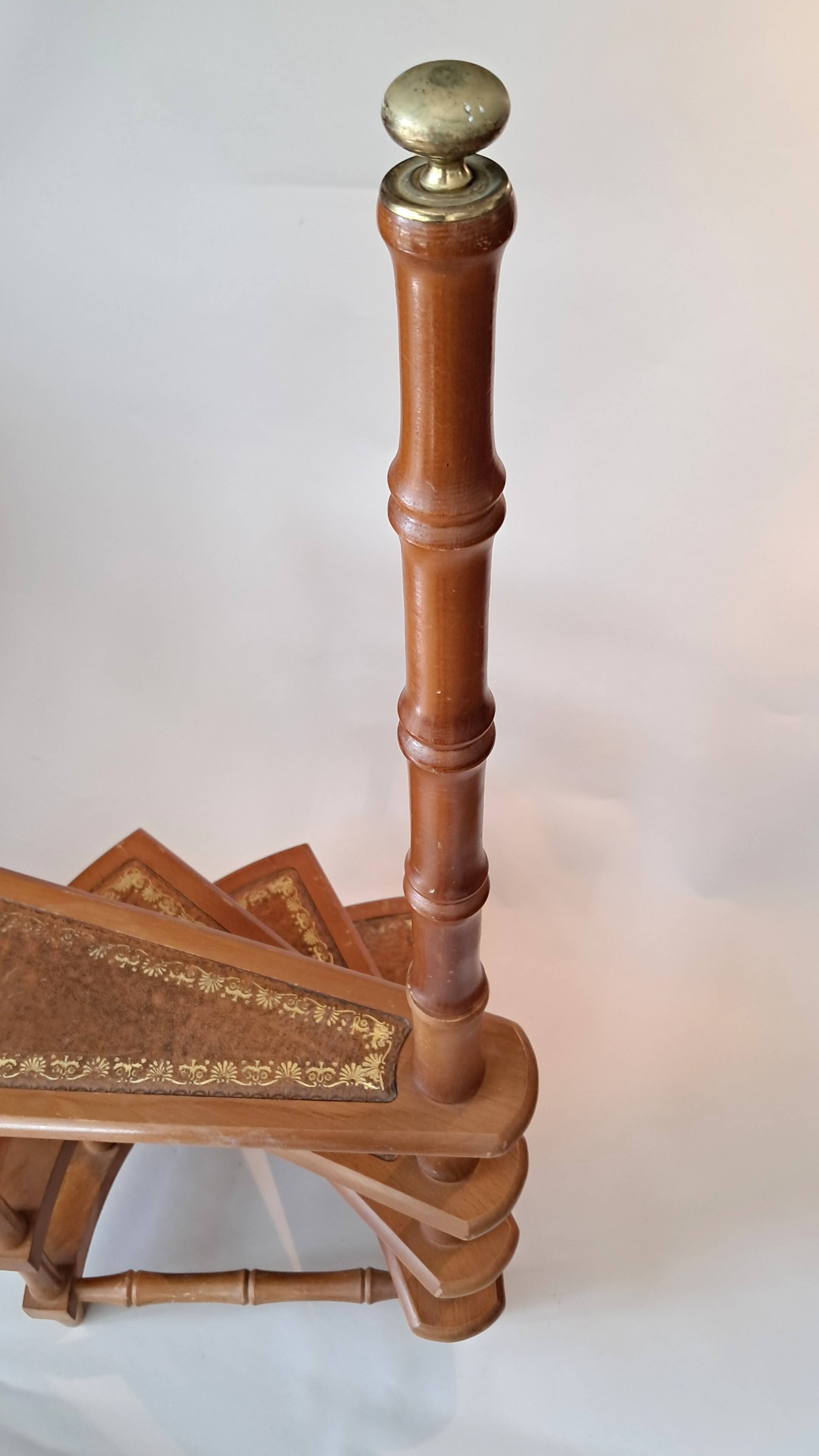 Library spiral staircase in beech and brown leather.