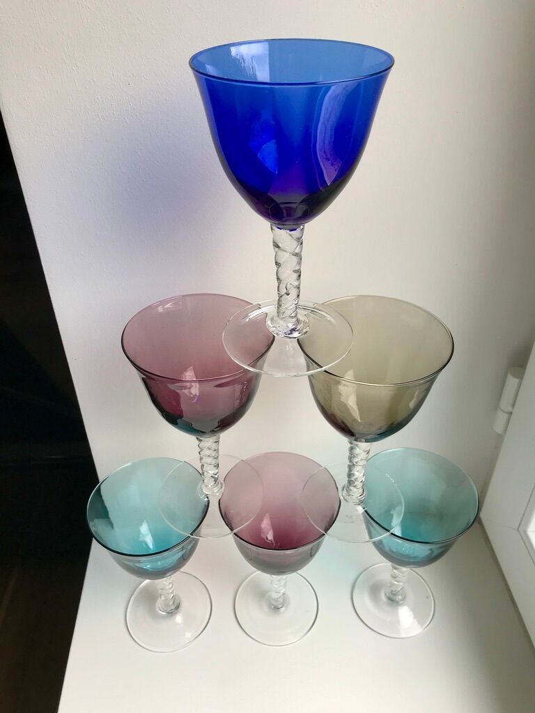 Set 6 colored wine glasses and worked feet 70s