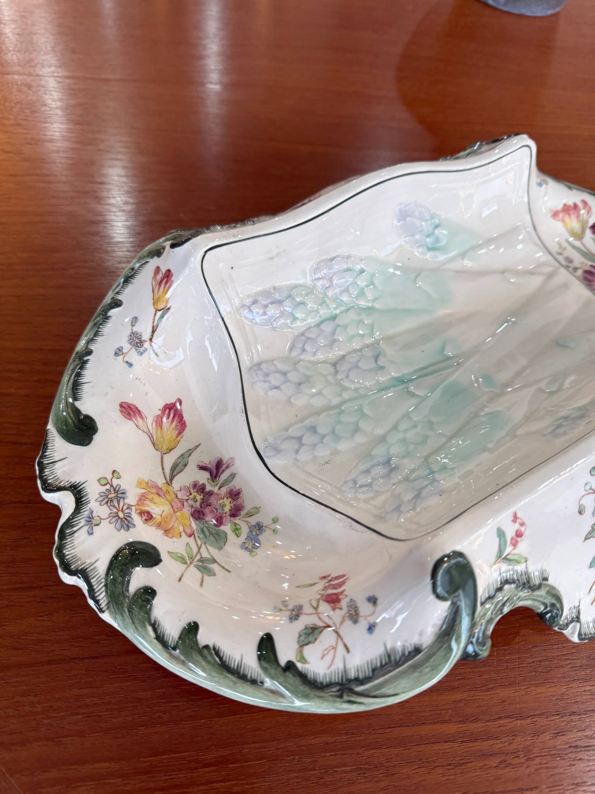 Old Longchamps plate Terre de Fer – Model 1428 – Floral decoration & asparagus in relief – 39 x 23 cm