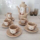 Coffee service coffee maker and cups