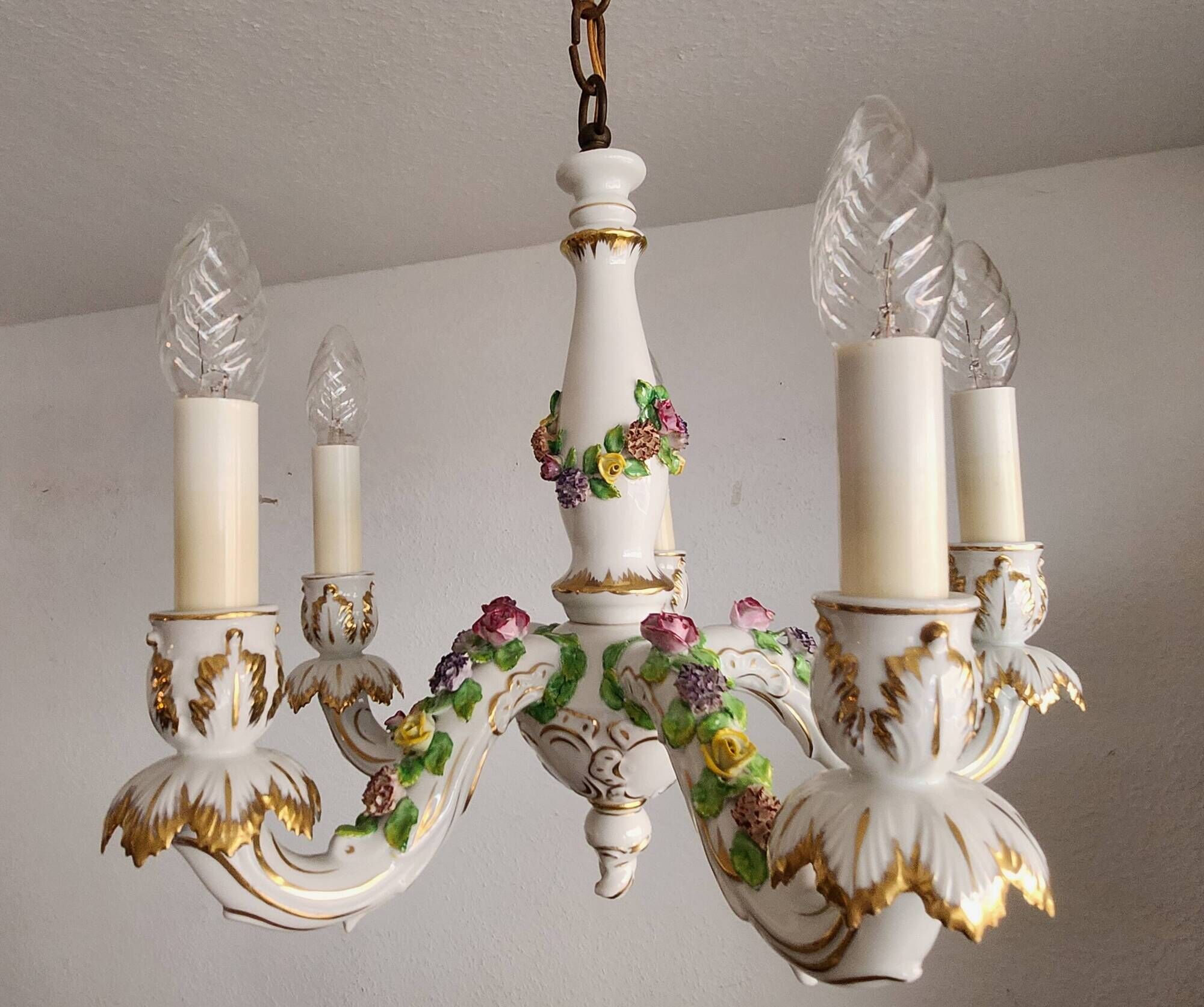 Handgeformt vergoldet vintage Porzellan Kronleuchter Capodimonte 1960er