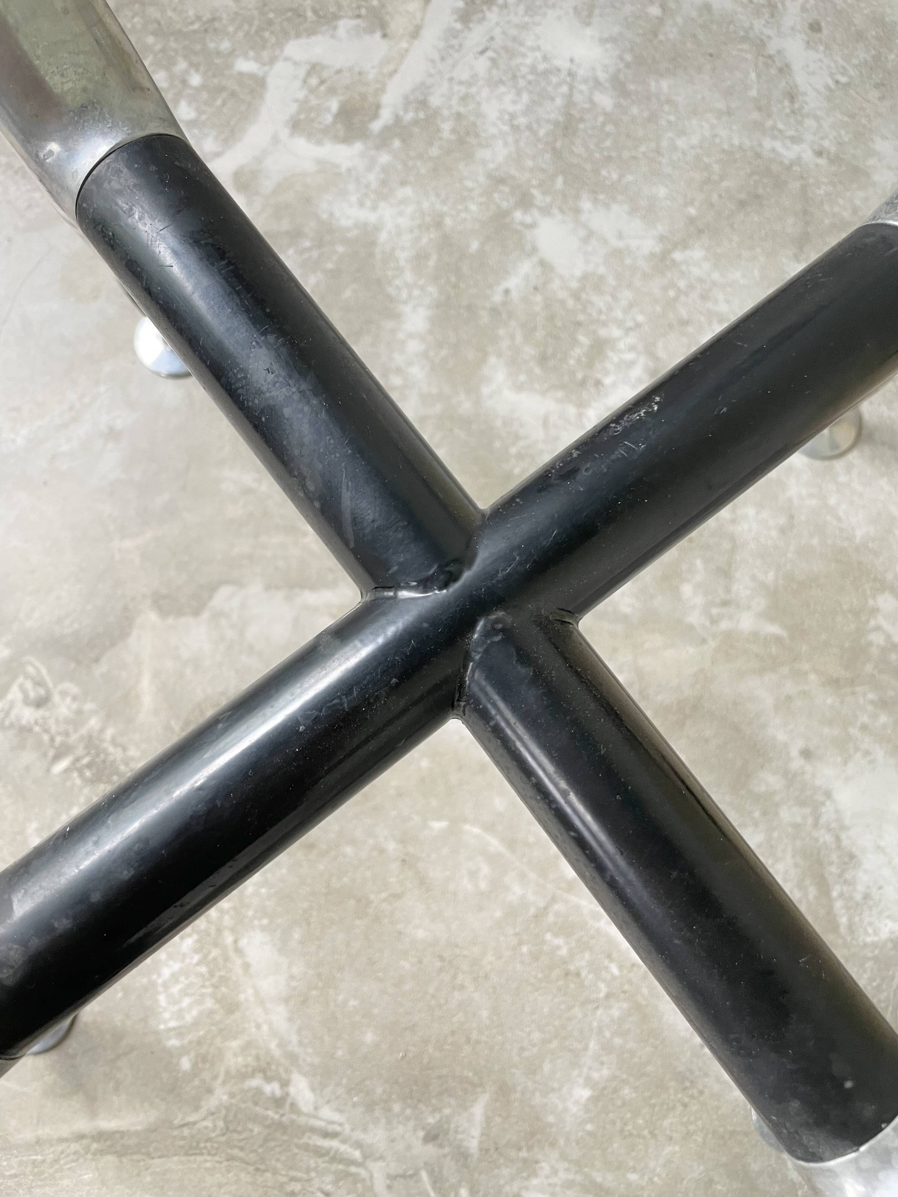 Tecno Nomos Round Table Brushed Metal