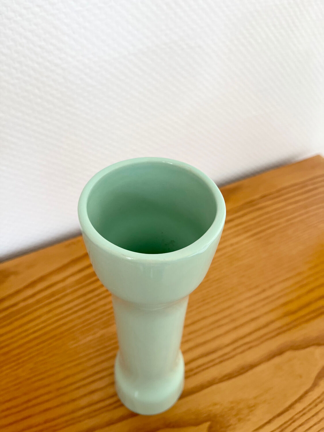 Vase en céramique graphique vert pastel