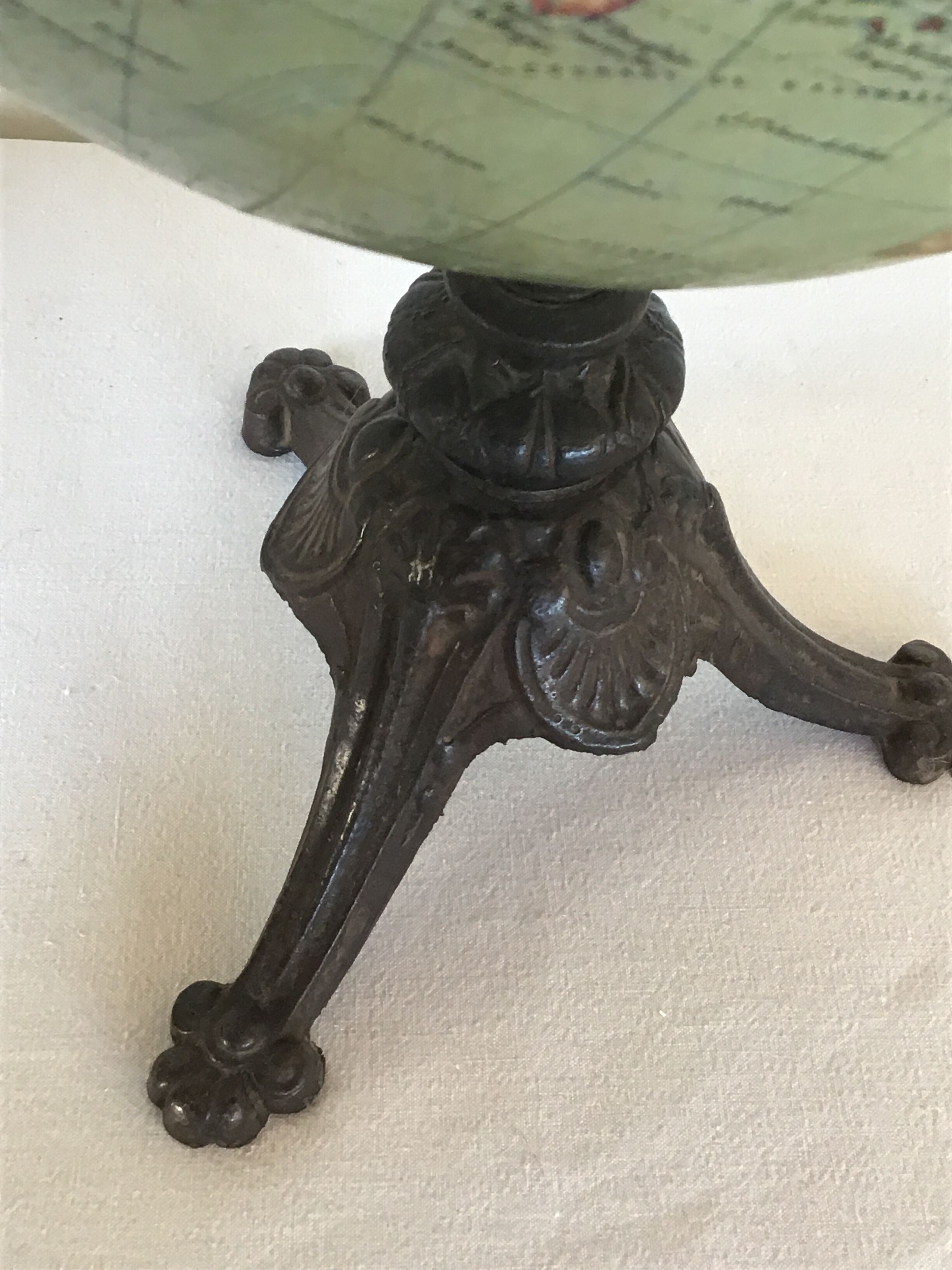 Former globe Émile Berteaux cast iron foot 19th