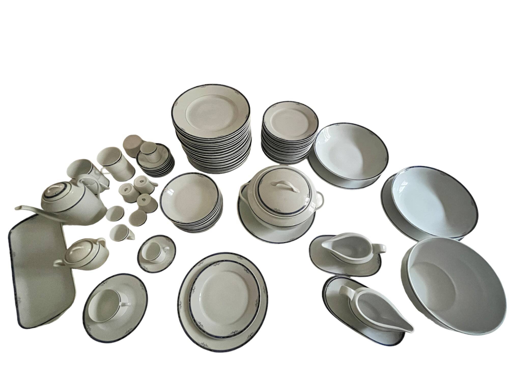 Limoges, large porcelain table service 98 pieces 20th century