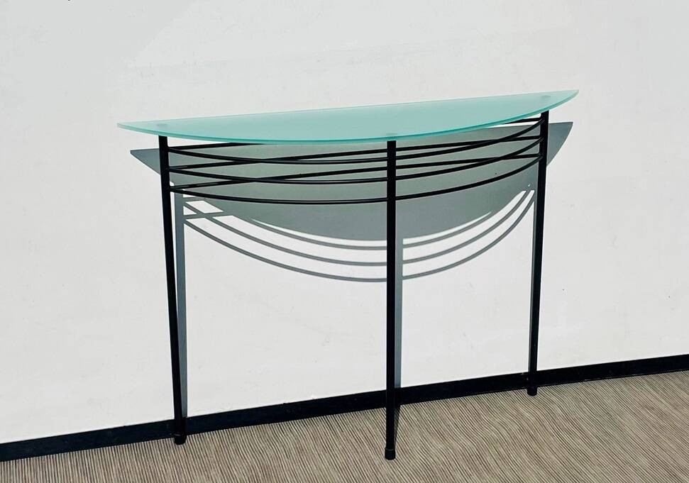 Console style Post-Modern. Vintage 90s.