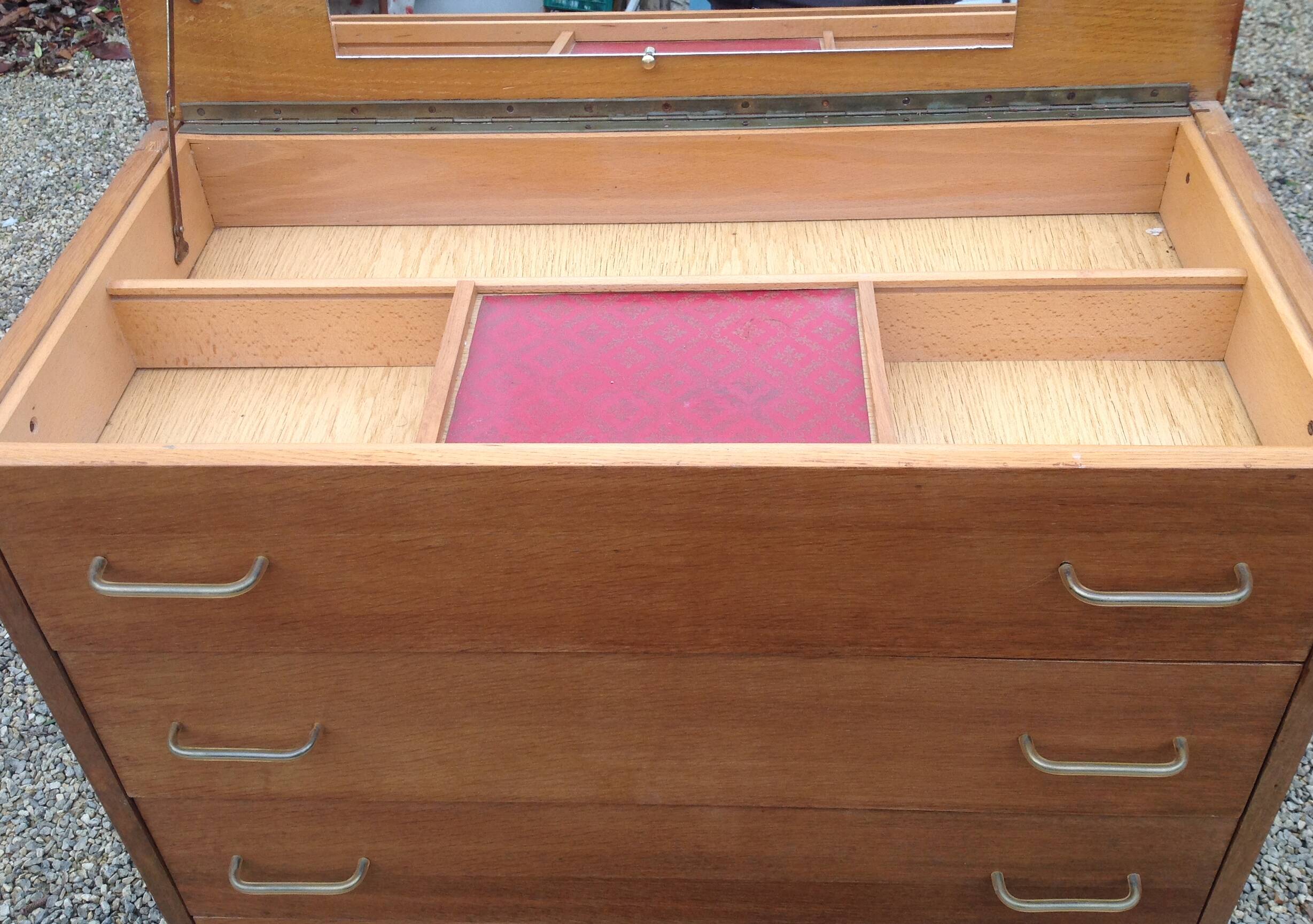 Beautiful vintage dressing table.