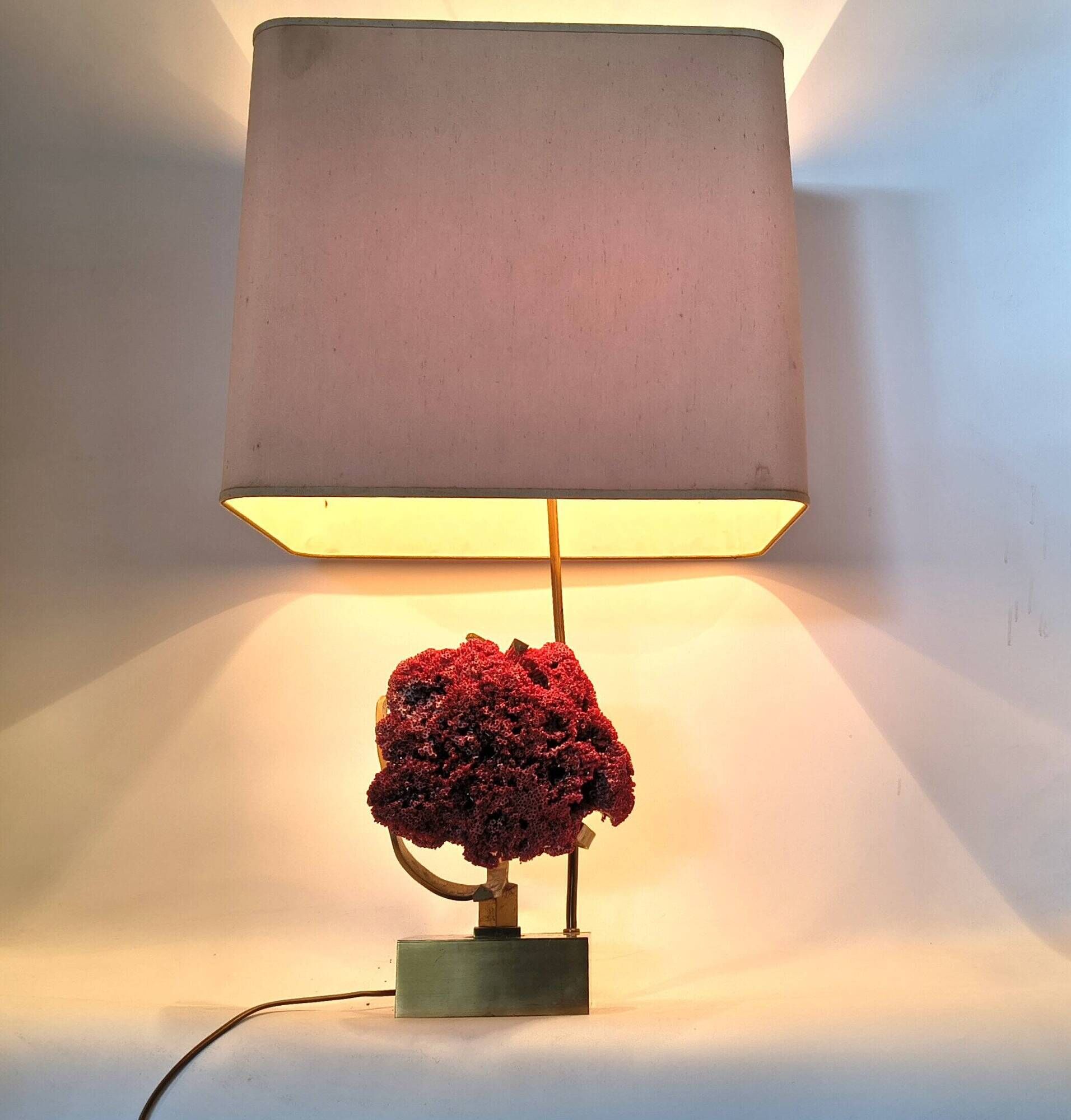 Rare red pipe organ coral brass table lamp, 1970s