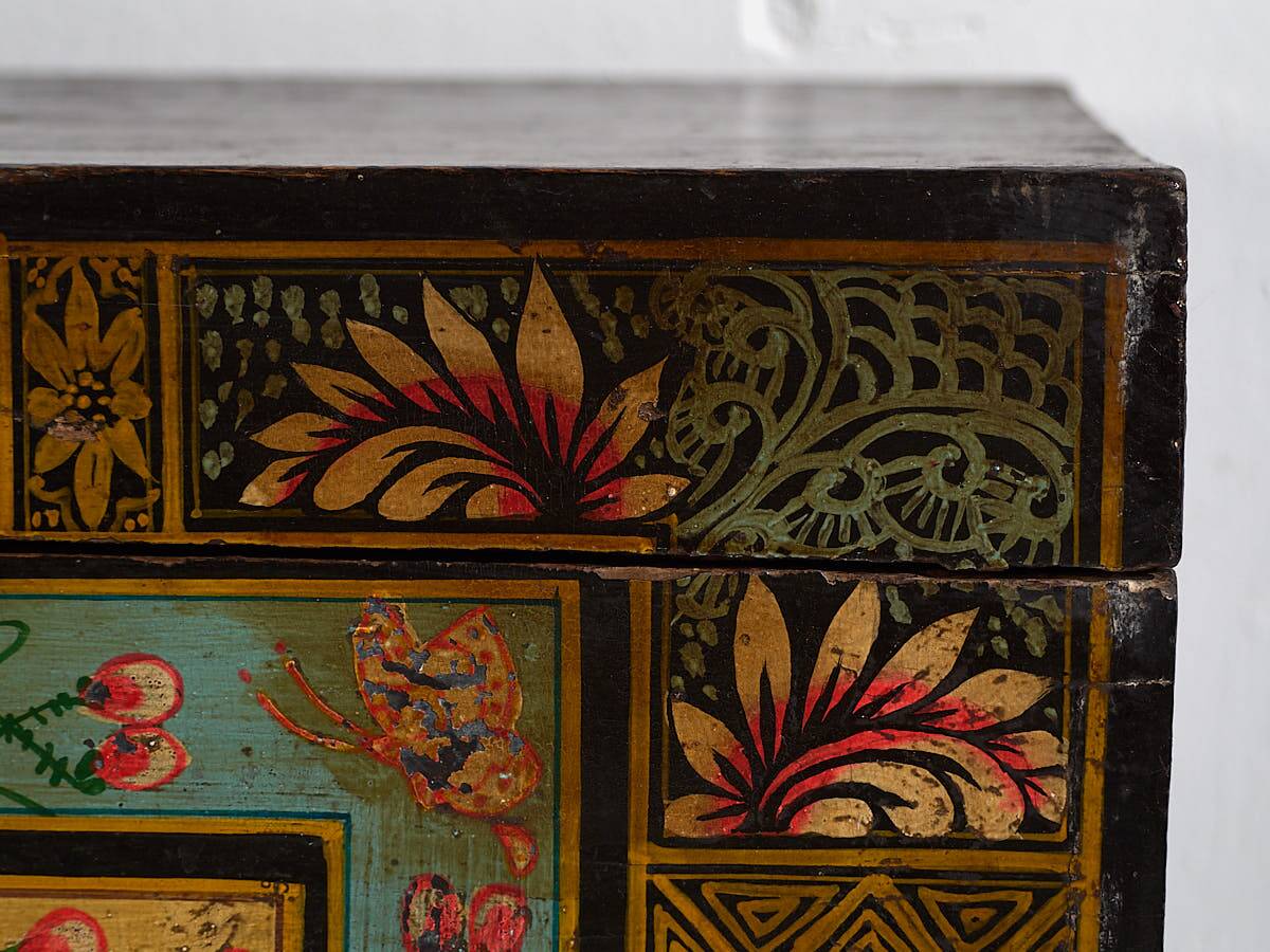 Antique oriental chest with painting of the warrior Yang Mulan (c.1900) #9