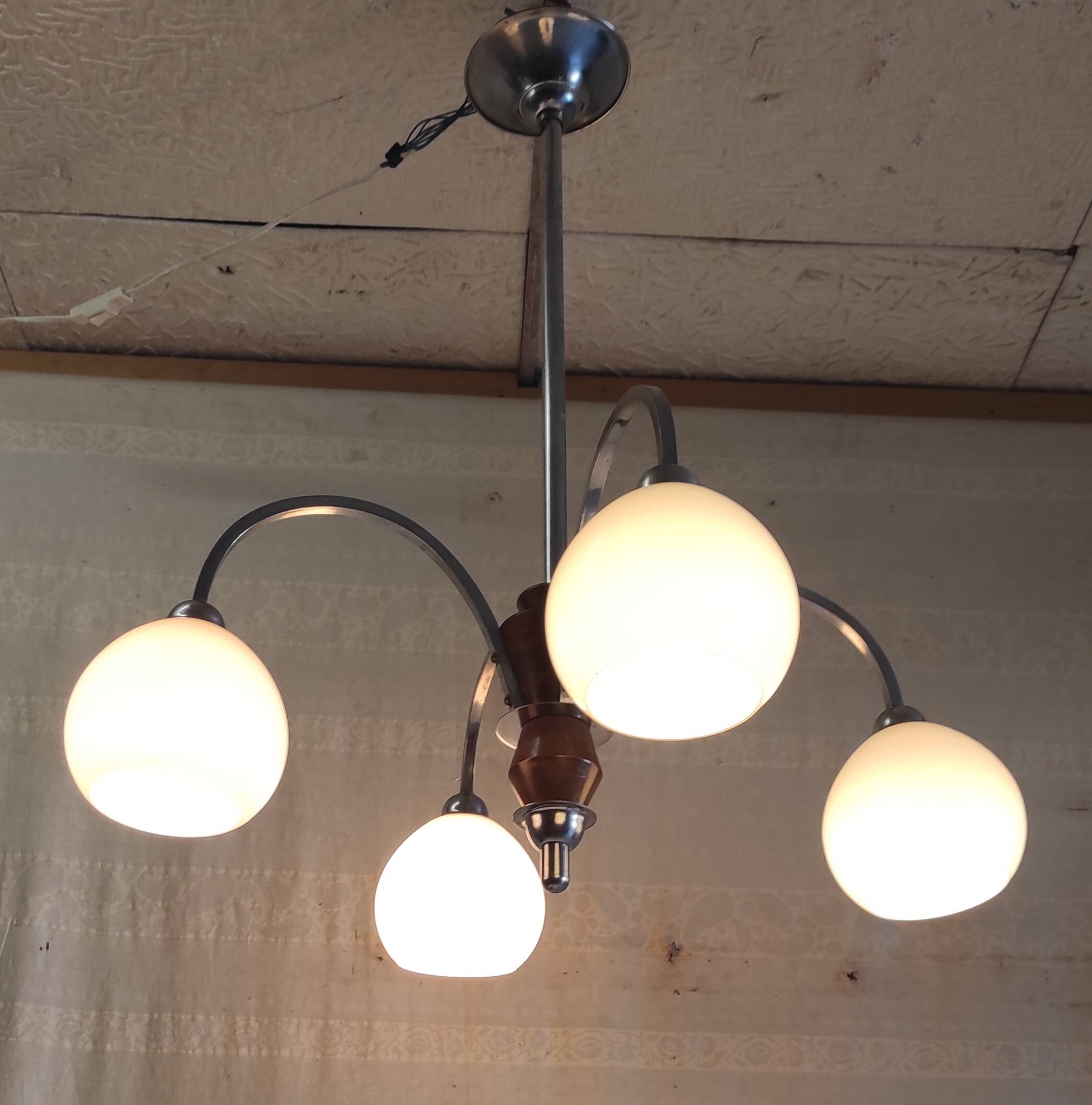 Art Deco chandelier with 4 lights in chrome metal and opaline globe - 1940s/50s