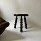 Tabouret bas - table d'appoint  tripode en bois perlé