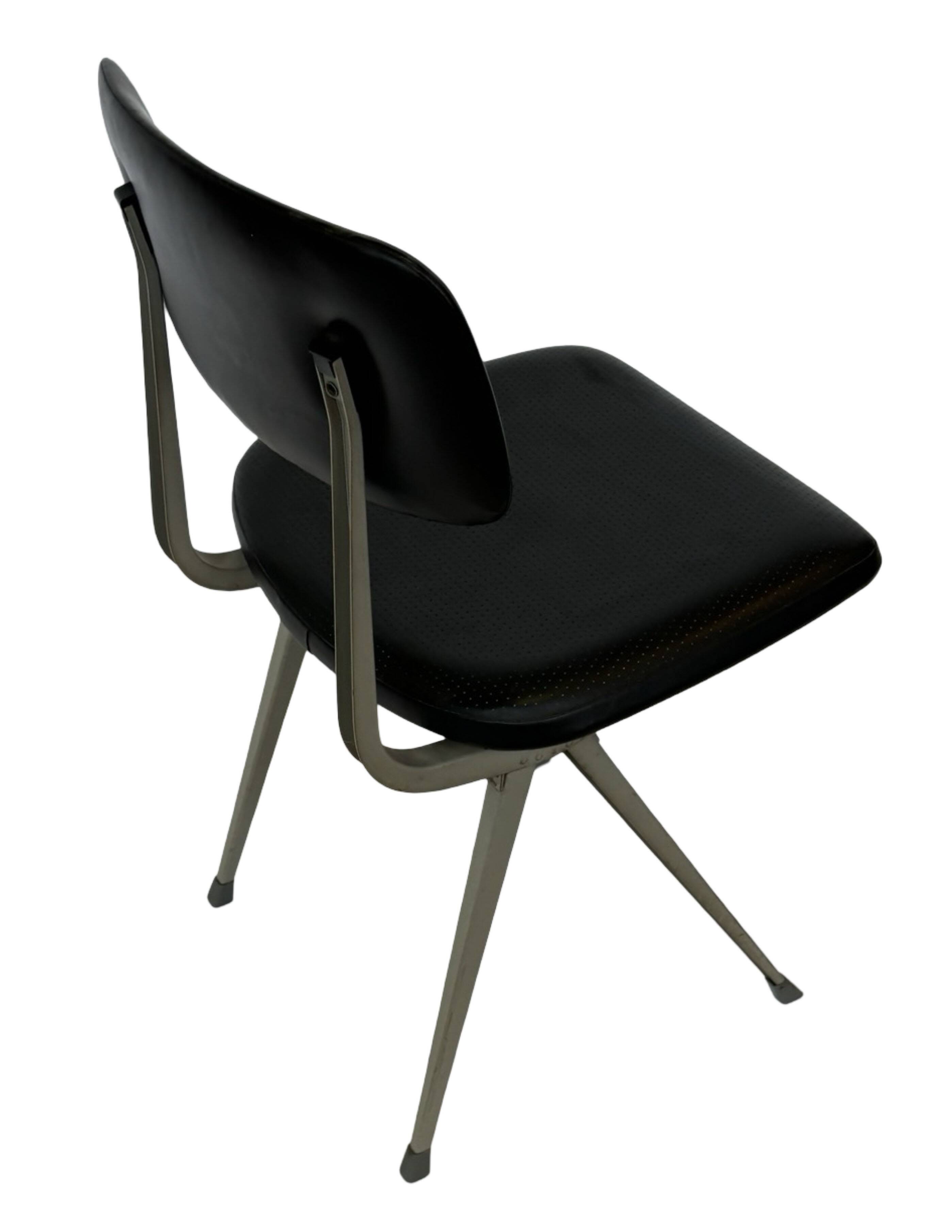 Friso Kramer Result Ahrend chair by Ahrend de Cirkel Dutch Design