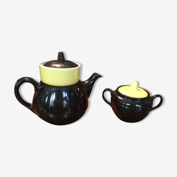 English teapot set with sugar bowl