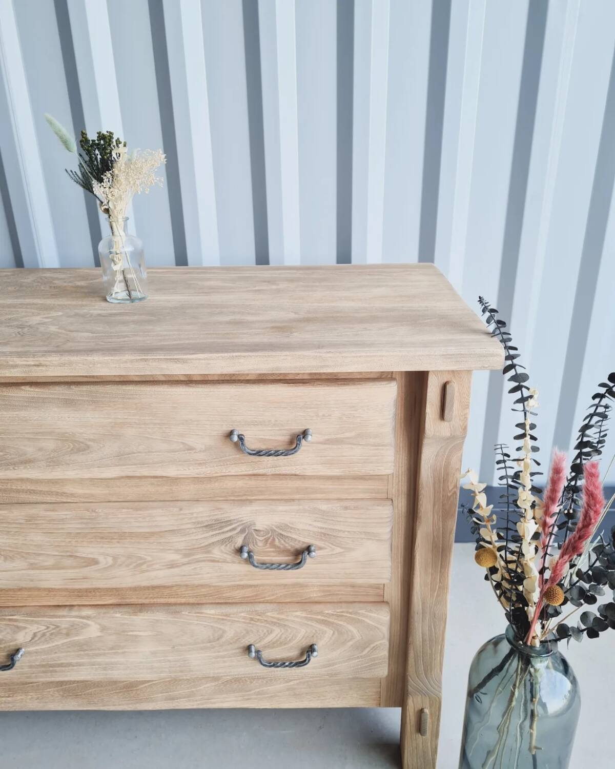 Solid wood chest of drawers