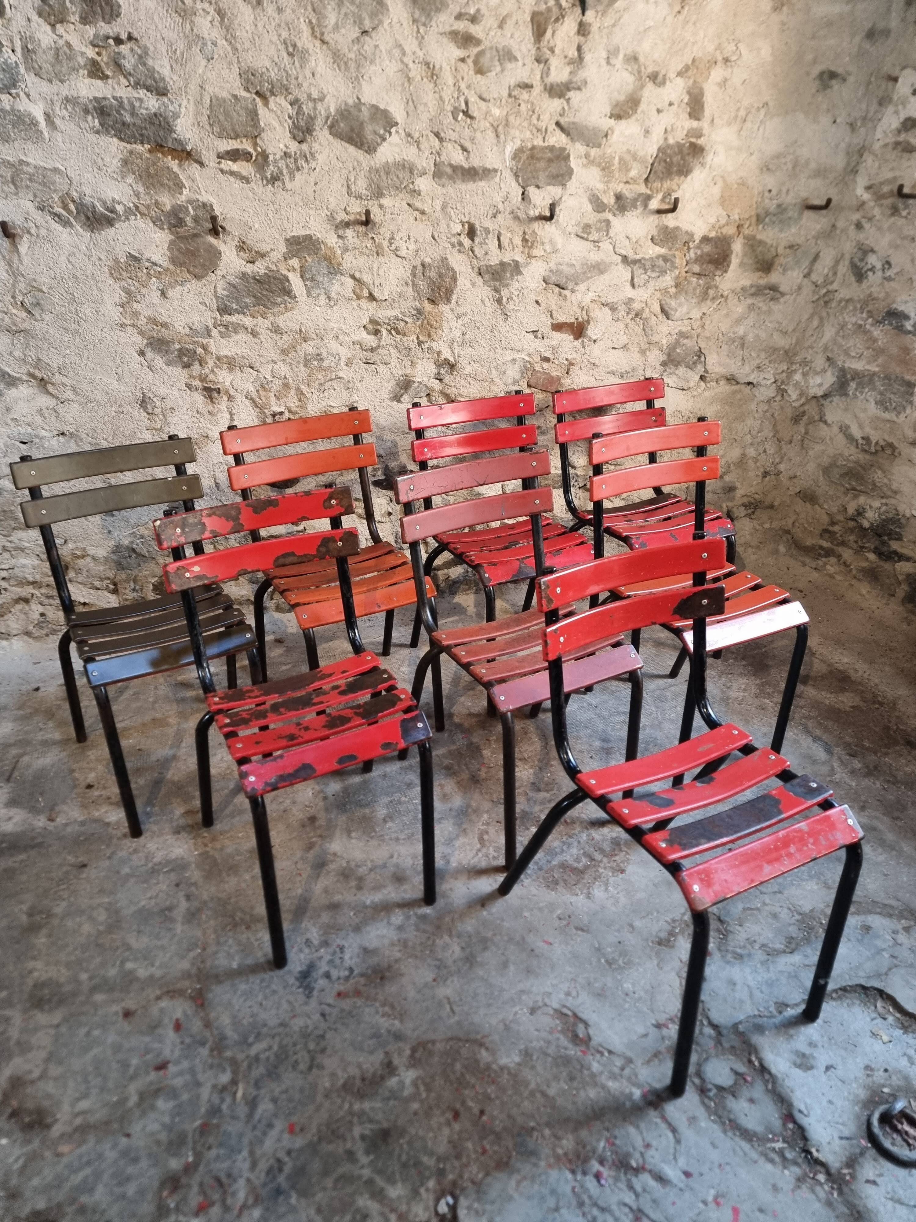 Set of 8 vintage French bistro chairs – industrial metal Tolix style