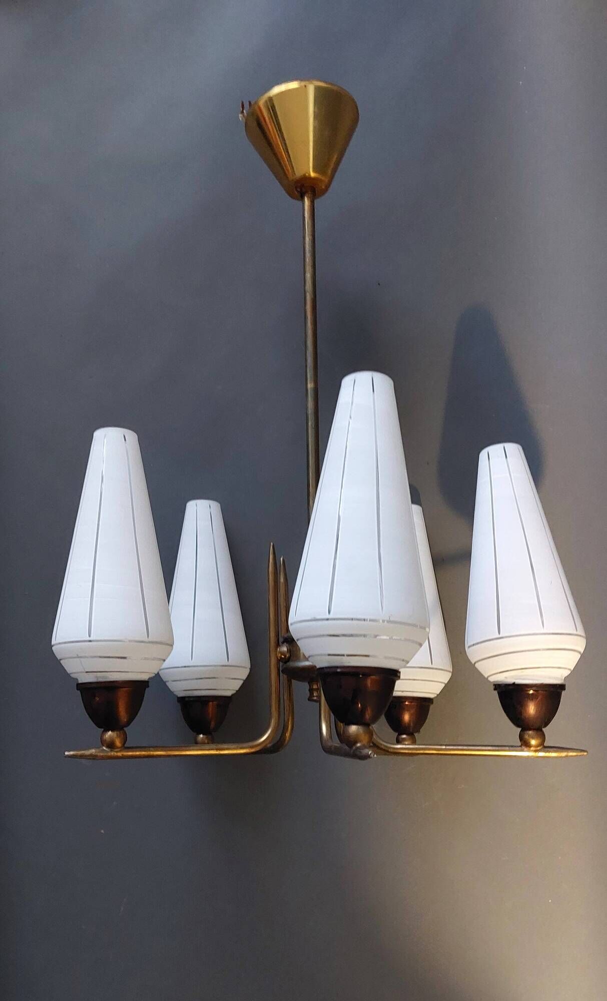 Chandelier in gilded brass and opaline with 5 lights 1960 Vintage.